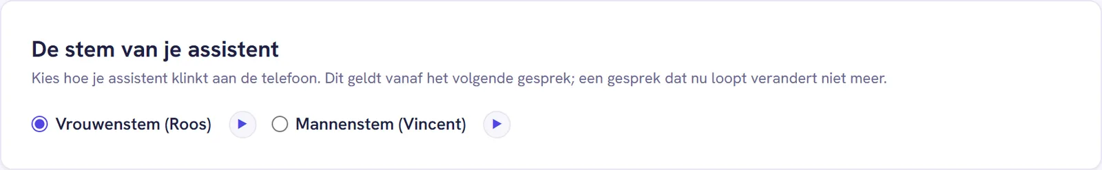 De kaart De stem van je assistent met de keuzes Vrouwenstem (Roos) en Mannenstem (Vincent), elk met een afspeelknop