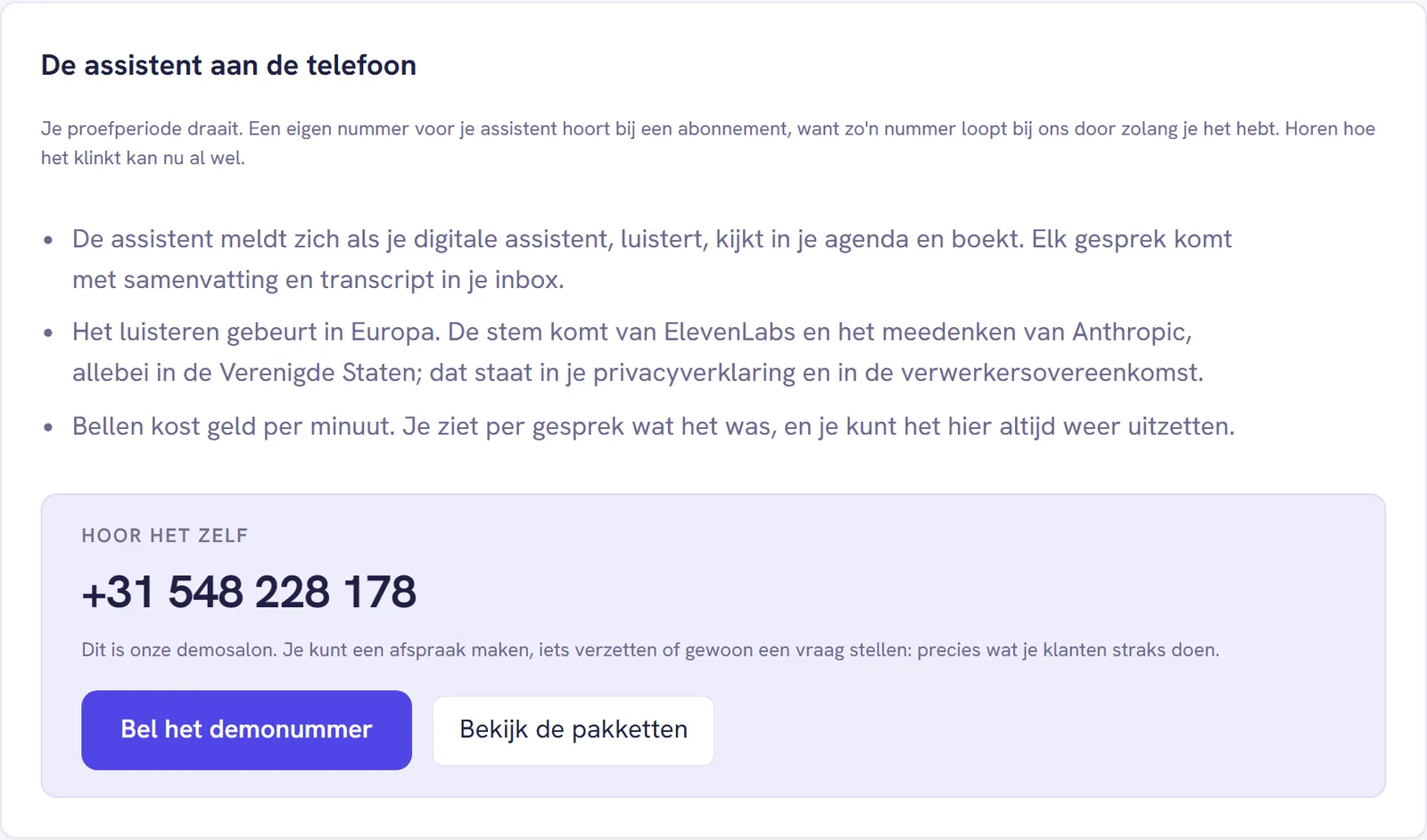 De kaart De assistent aan de telefoon met de uitleg voor de proefperiode, drie punten over wat de assistent doet, waar het luisteren gebeurt en wat bellen kost, en het blok Hoor het zelf met de knoppen Bel het demonummer en Bekijk de pakketten
