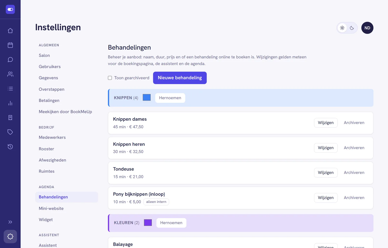 Het scherm Behandelingen met de categorieën Knippen, Kleuren en Styling van Salon Noor