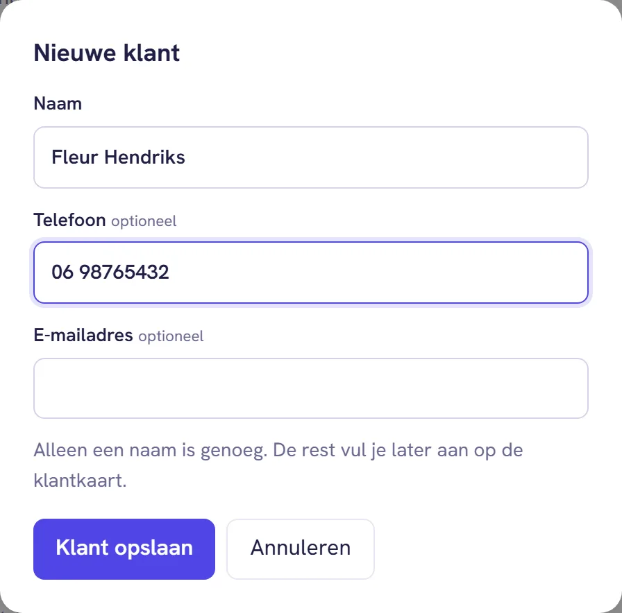 Het venster Nieuwe klant met een naam en een telefoonnummer ingevuld en het veld E-mailadres nog leeg